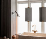 (louis poulsen) – AJ Wall Lamp (Brass & Black) – 5743161900