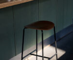 (&Tradition 2025) – Pavillion AV38 – Stool – (Walnut) – 139865A247 – 4kg
